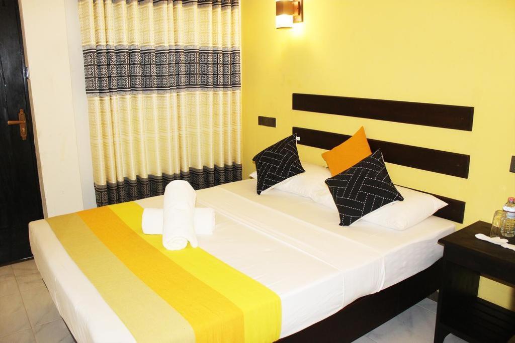 Amron Resort Sigiriya Bagian luar foto