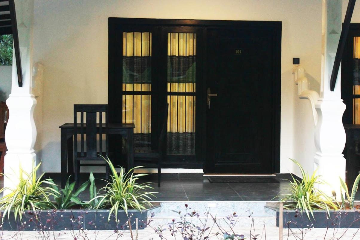 Amron Resort Sigiriya Bagian luar foto