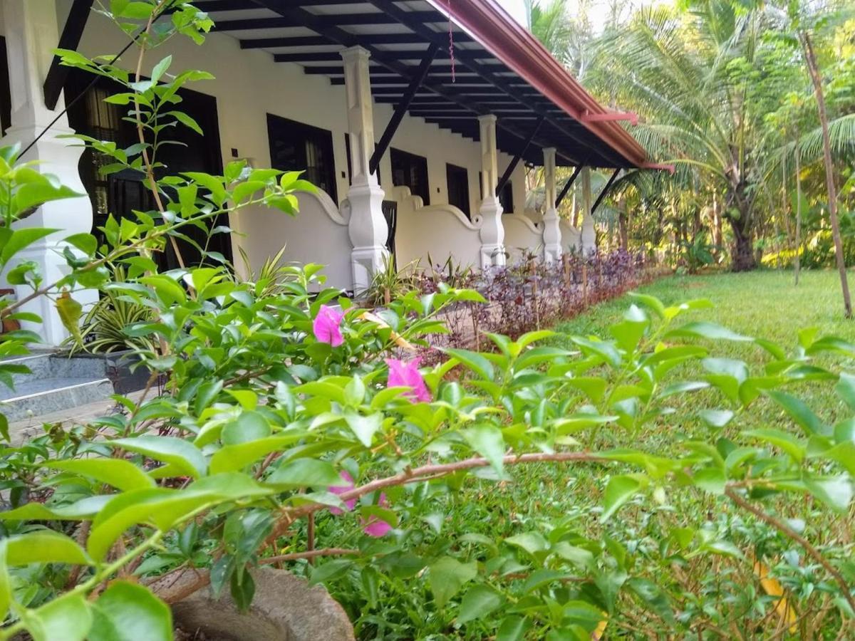 Amron Resort Sigiriya Bagian luar foto