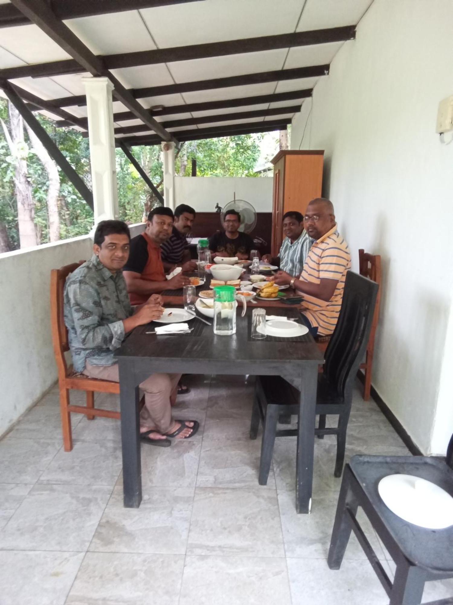 Amron Resort Sigiriya Bagian luar foto