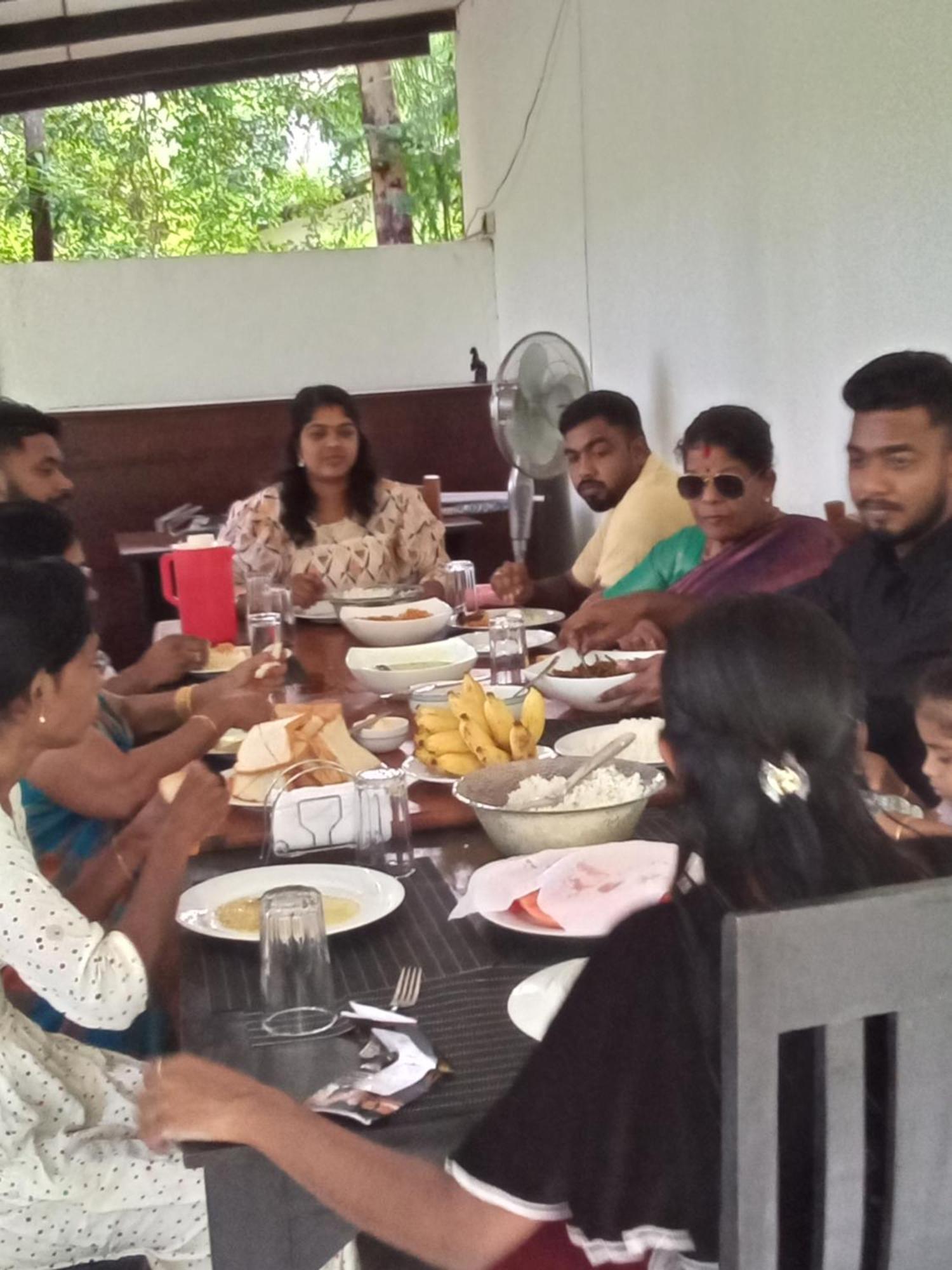 Amron Resort Sigiriya Bagian luar foto