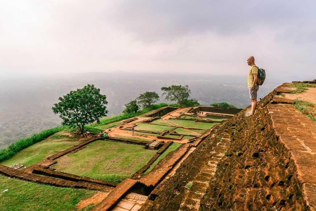 Amron Resort Sigiriya Bagian luar foto