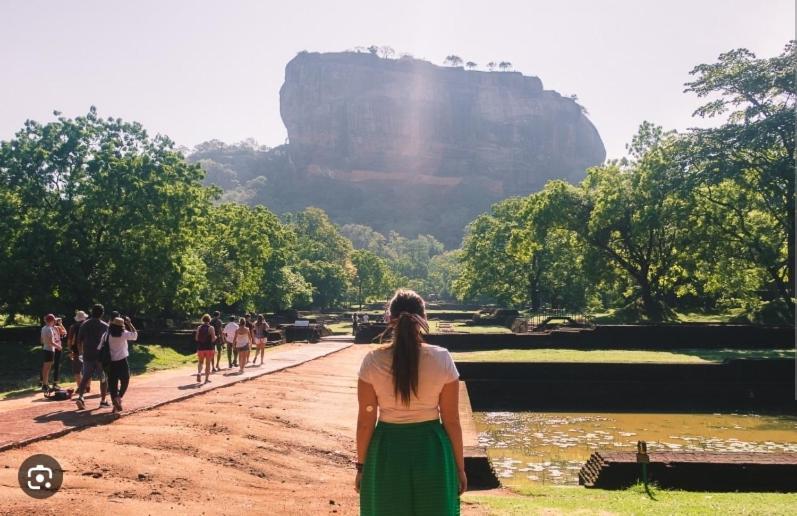 Amron Resort Sigiriya Bagian luar foto